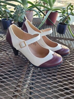 Chase & Chloe Classic Two-Tone Mary Jane Heels in White & Burgundy (US 8.5)
